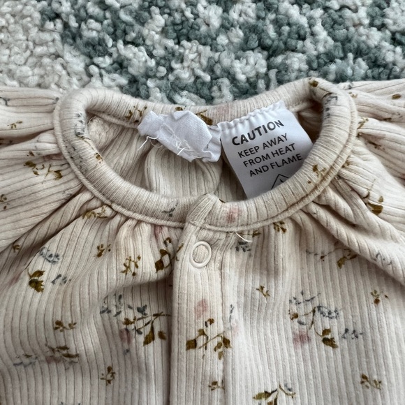 Jamie Kay onesie - Picture 3 of 3